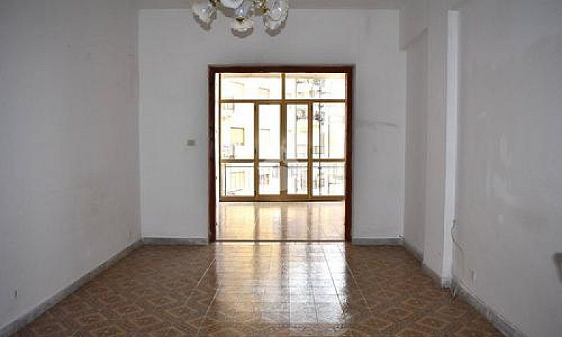 3 Locali A Paola...