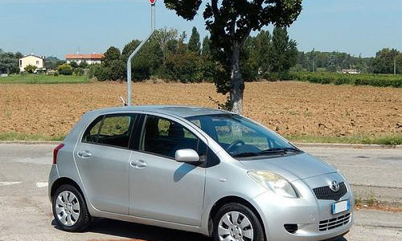 Toyota Yaris Ii 1.0 ...