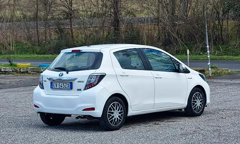 Toyota Yaris 1.5 Hyb...