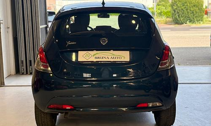 Lancia Ypsilon 1.2 6...