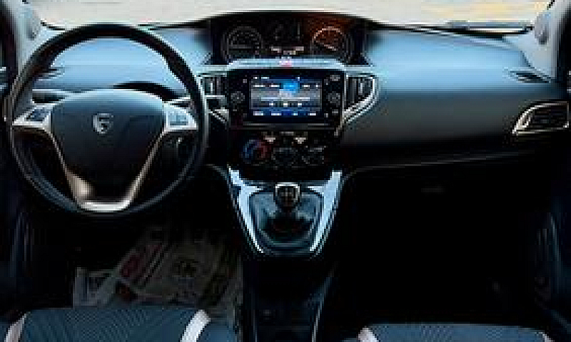 Lancia Ypsilon 1.2 G...