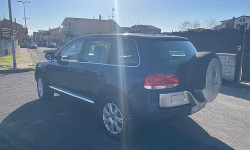 Volkswagen Touareg 2...
