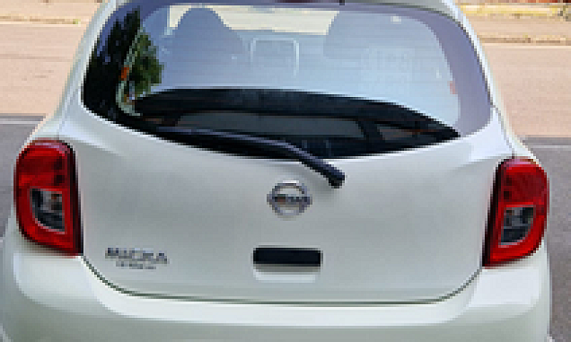 Nisan Micra { Gpl}...