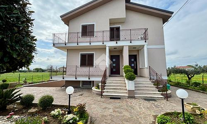 4 Locali A Rimini...