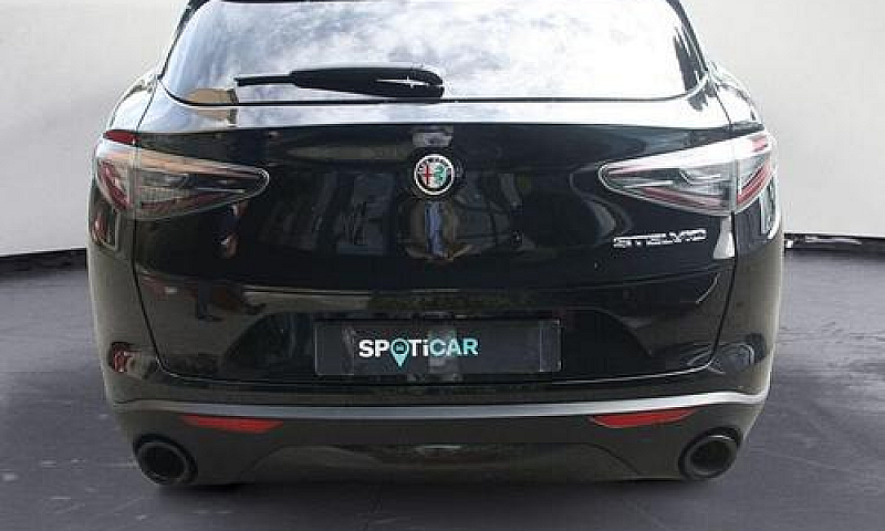 Alfa Romeo Stelvio 2...