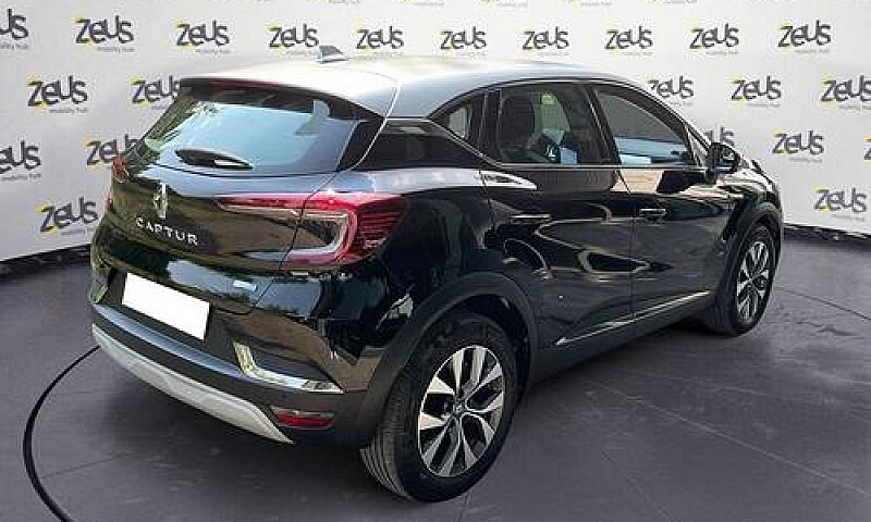 Renault Captur Plug-...