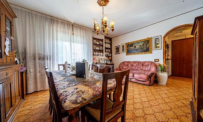 4 Locali A Scandiano...