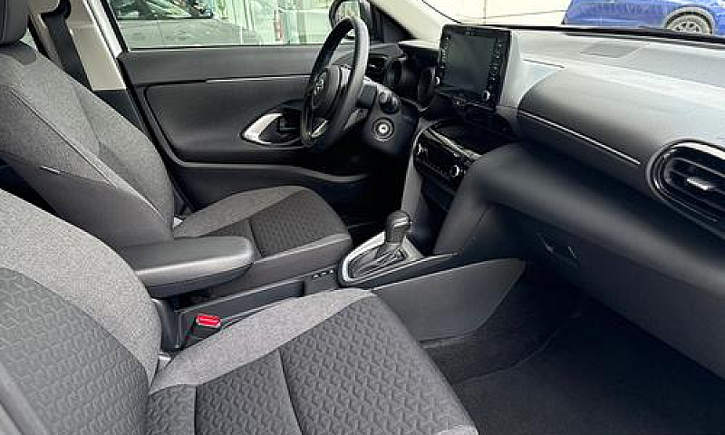 Toyota Yaris Cross 1...