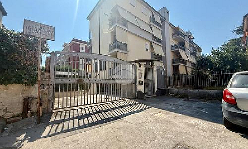 2 Locali A Caserta...
