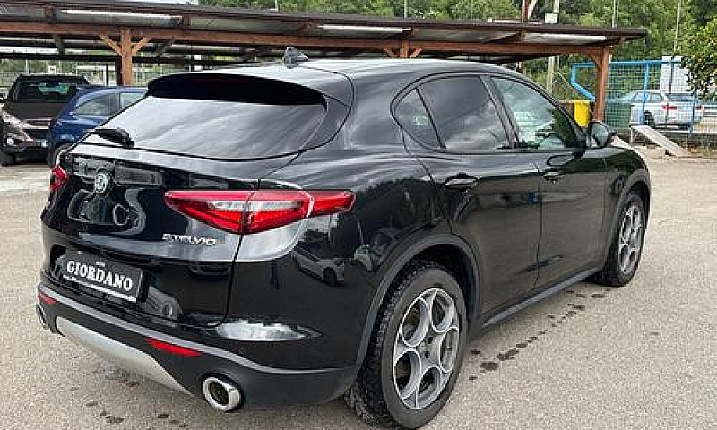 Alfa Romeo Stelvio 2...
