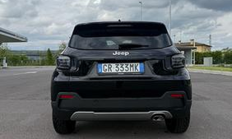 Jeep Avenger Summit...