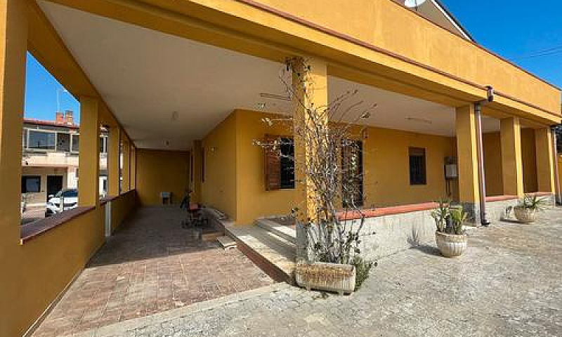 Porzione Di Villa In...