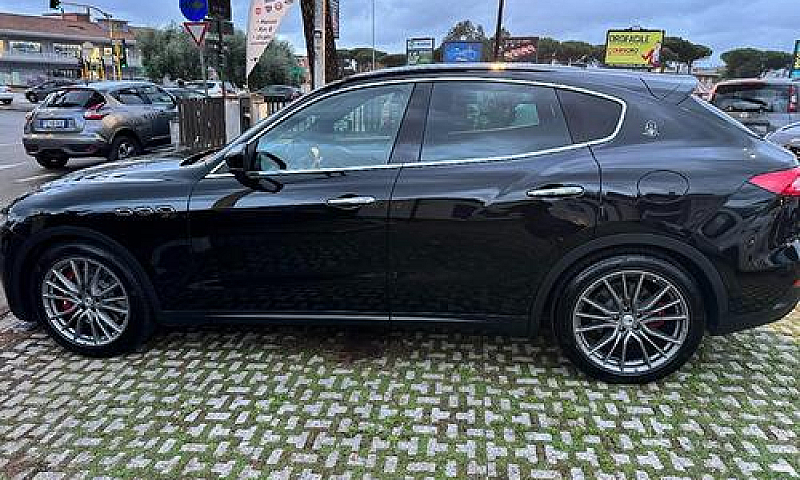 Maserati Levante V6 ...