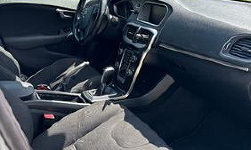 Volvo V40 (2012-2020...
