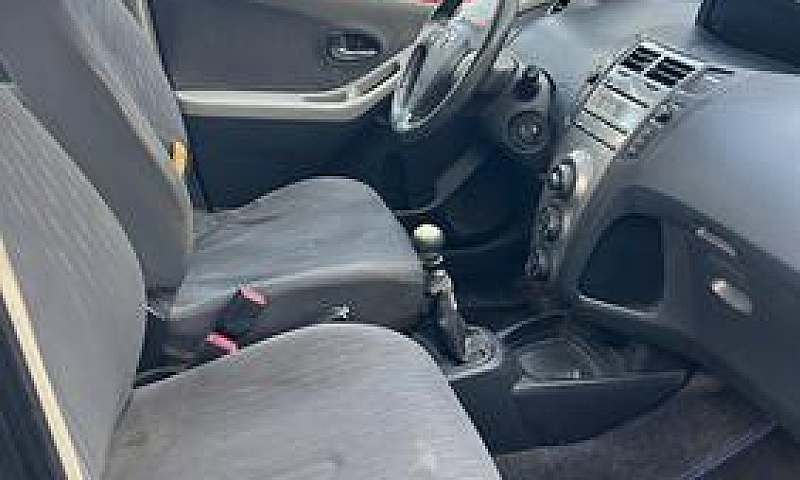 Toyota Yaris 1.3 5 P...