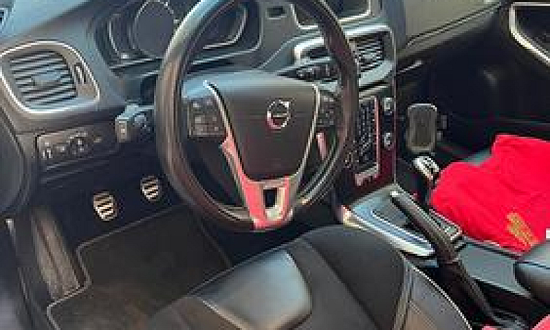 Volvo V40 R...
