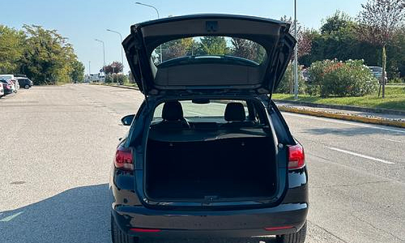 Opel Astra 1.4 Turbo...