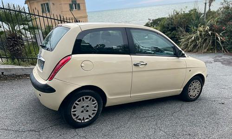 Lancia Y Ypsilon Uni...