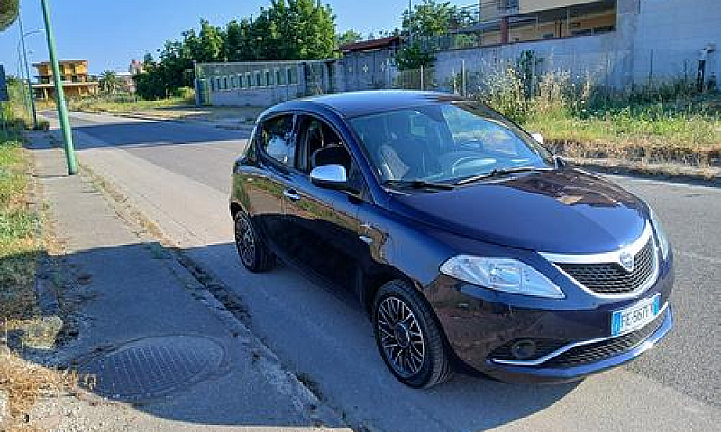 Lancia Ypsilon 1.2 6...