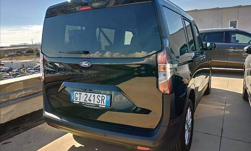 Ford Tourneo Courier...
