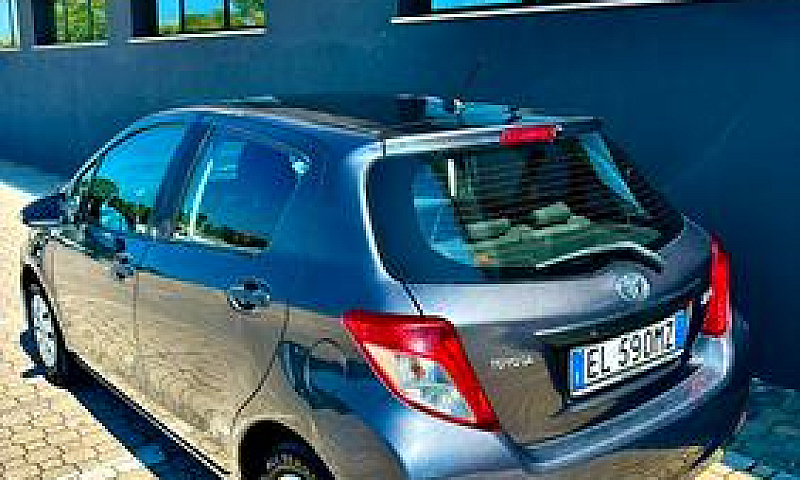 Toyota Yaris 2012...