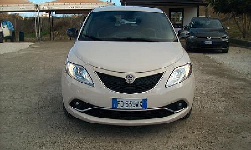 Lancia Ypsilon 1.3 M...