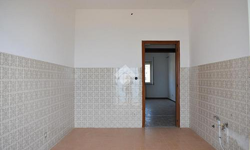 3 Locali A Paola...