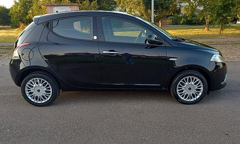 Lancia Ypsilon 1.2 6...