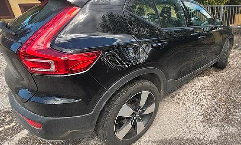 Auto Volvo Xc40...