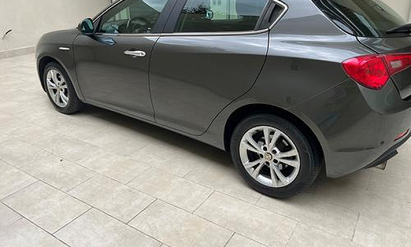 Alfa Romeo Giulietta...