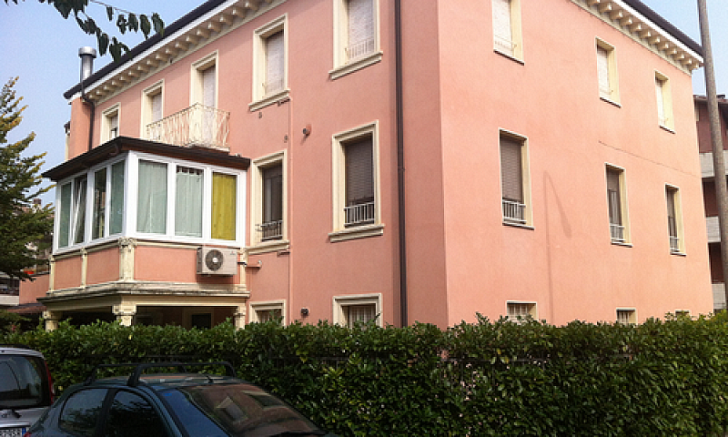 4 Locali...