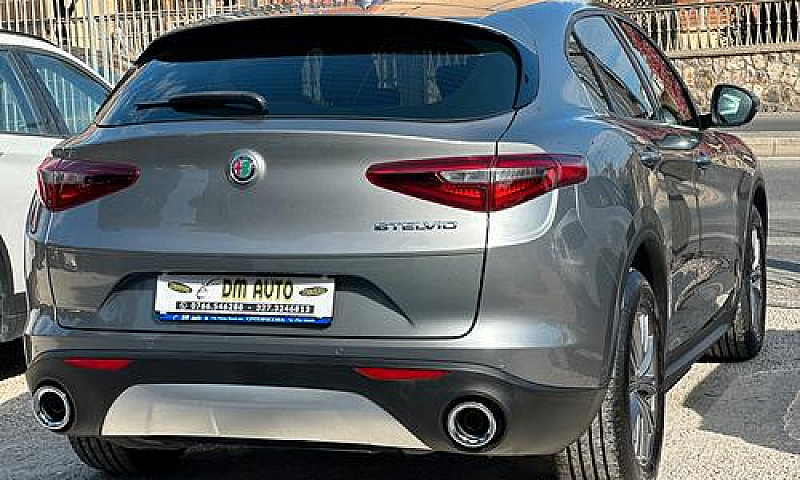 Alfa Romeo Stelvio 2...