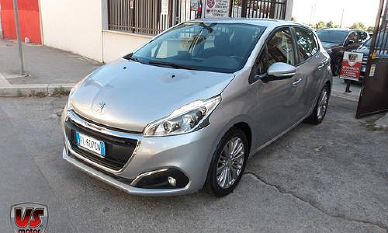 Peugeot 208 1.2 Benz...
