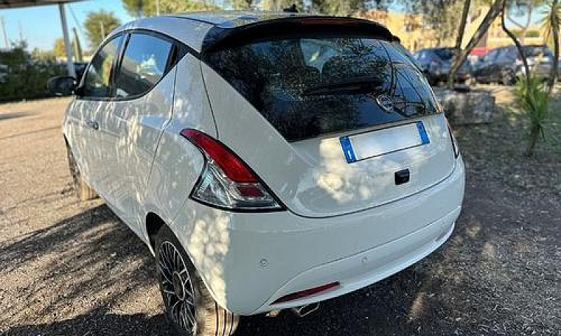 Lancia Ypsilon 1.0 F...
