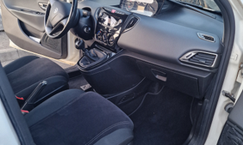 Lancia Ypsilon 1.3 M...