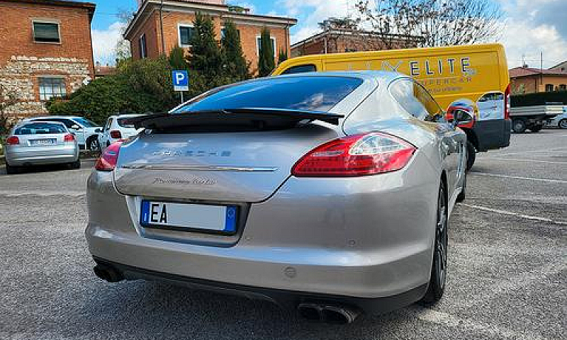 Porsche Panamera Tur...