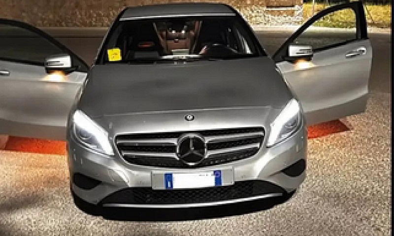 2015 Mercedes-Benz 1...