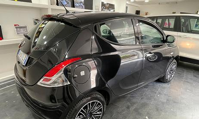 Lancia Ypsilon 1.2 6...