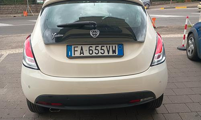 Lancia Ypsilon 1.2 6...
