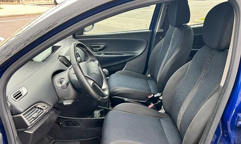 Lancia Ypsilon...