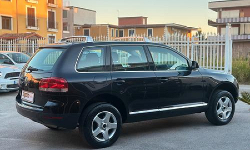 Volkswagen Touareg 2...