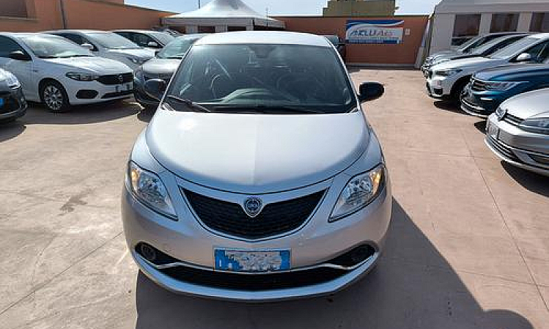 Lancia Ypsilon 1.3 M...