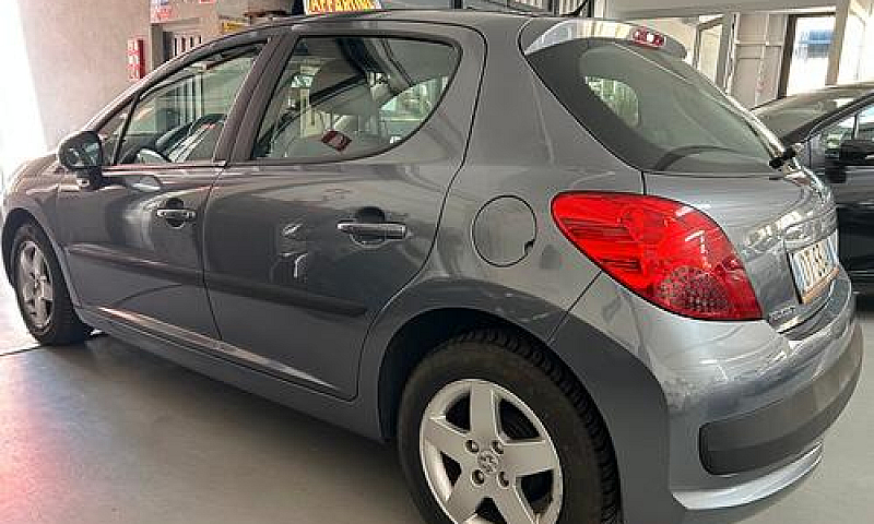 Peugeot 207 1.4 8V 7...