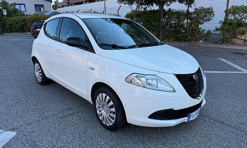 Lancia Ypsilon 1.2 6...
