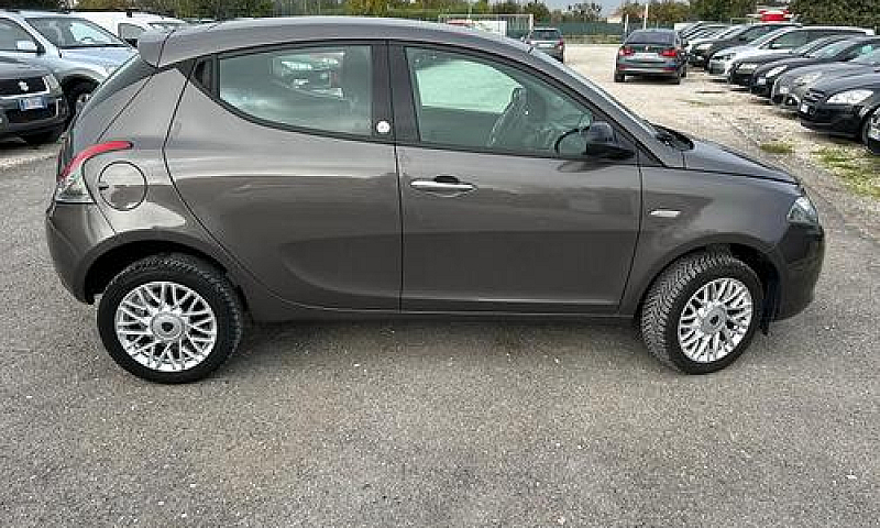 Lancia Ypsilon 0.9 T...