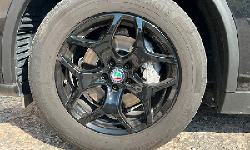 Alfa Romeo Stelvio 2...