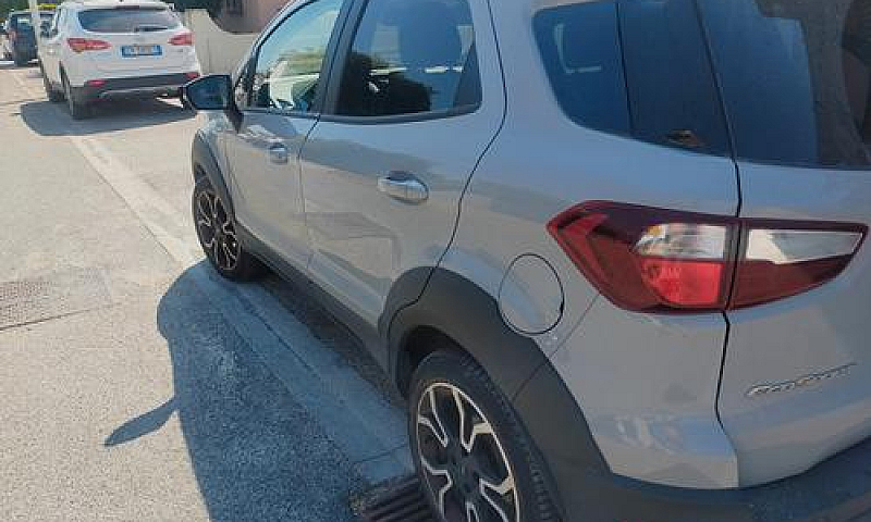 Ford Ecosport Active...