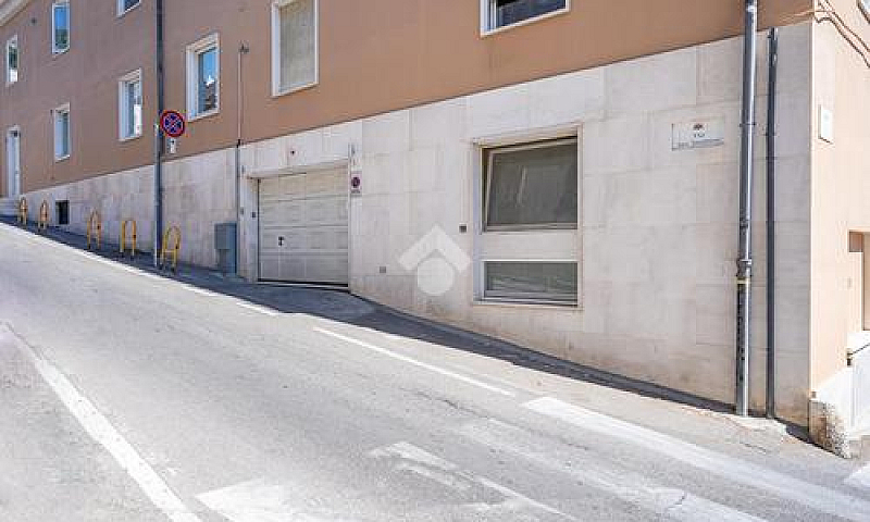 4 Locali A Cagliari...