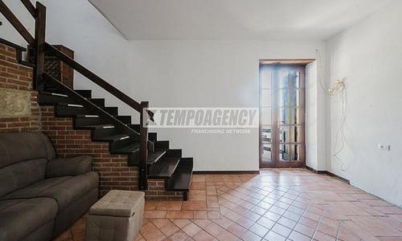 Porzione Di Casa A M...