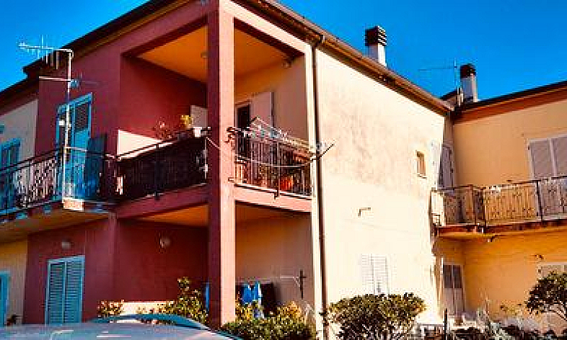 Villa Con 3 Appartam...